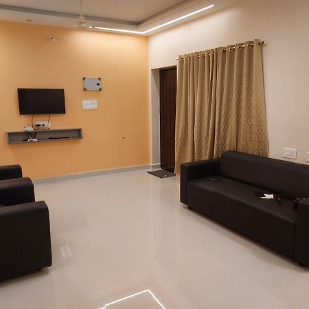 Srirangam Service Apartment Tiruchirappalli Zewnętrze zdjęcie